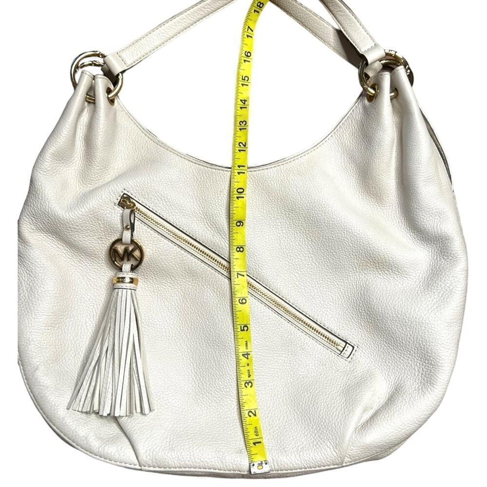 NWOT ▶️ Michael Kors ◀️ Charm Tassel Large Double Strap Shoulder Tote Vanilla - Picture 6 of 11